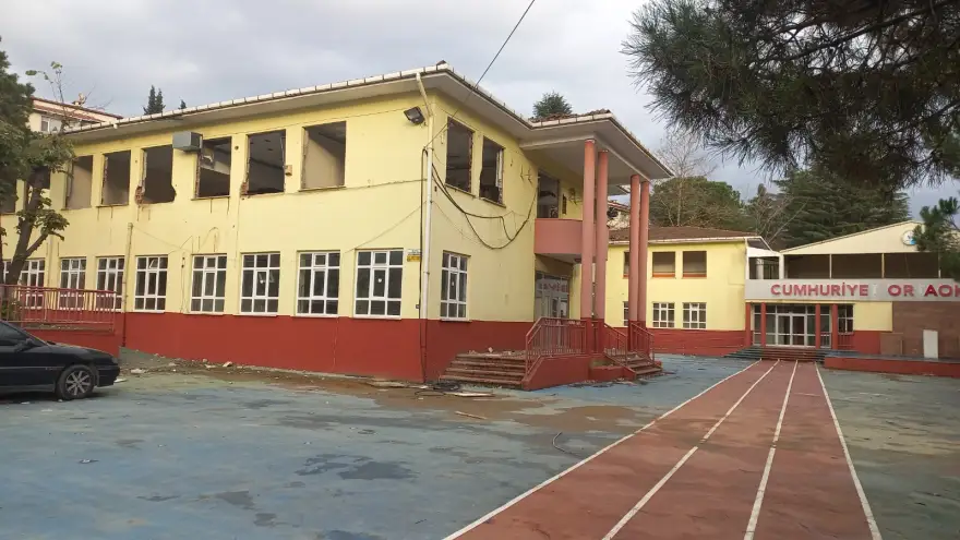 Ereğli'de 10 okulun yıkımına başlandı