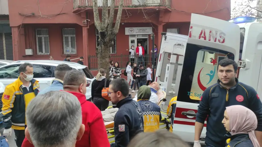 Motosikletin çarptığı yaya ile sürücü yaralandı