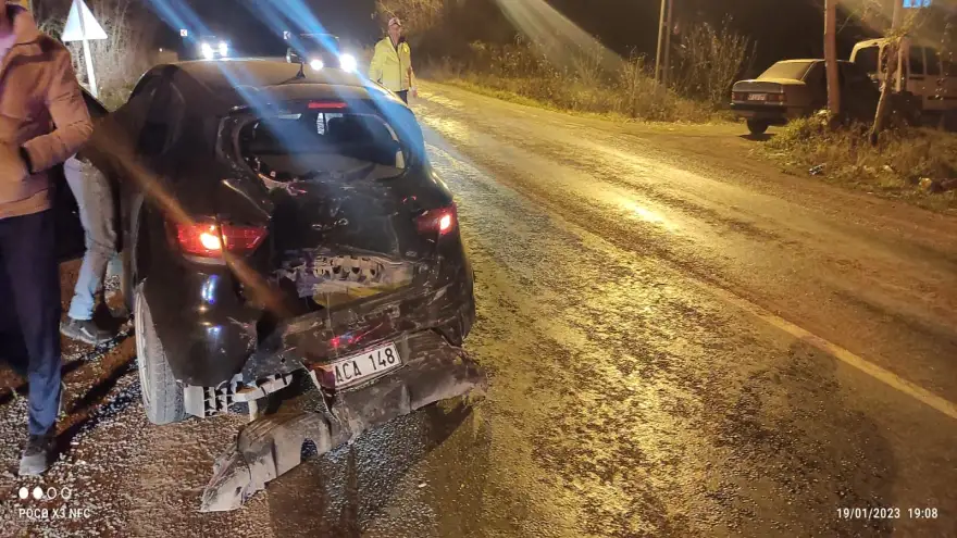 İki otomobil çarpıştı: 2 Yaralı