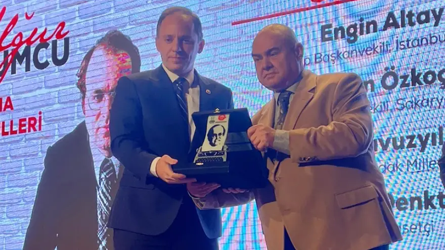 Yavuzyılmaz’a, Uğur Mumcu’yu anma töreninden anlamlı ödül