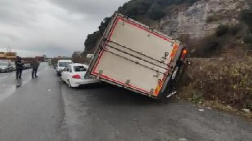 Direksiyon hakimiyetini kaybetti: 3 Yaralı