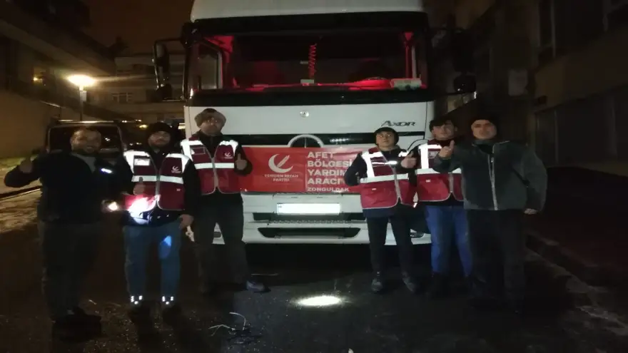 Yeniden Refah Partisi Deprem bölgesine yardım malzemesi göndermeye devam ediyor