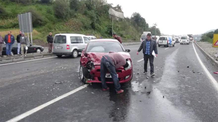 İKİ AYRI KAZA:3 YARALI