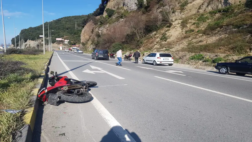 Motosikleti devirdi...