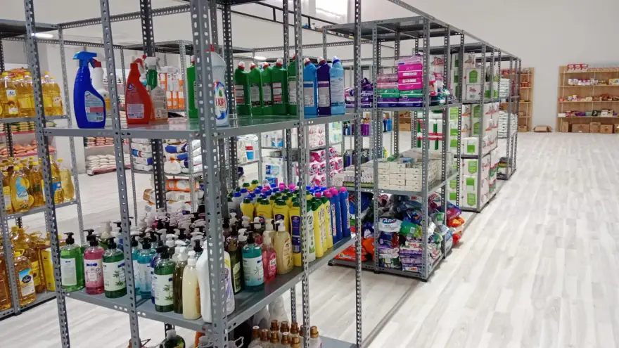 Sosyal market depremzede vatandaşlar için açıldı...