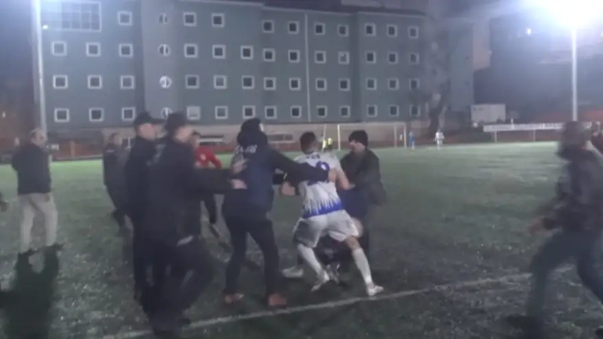 Oyuncular birbirine girdi...