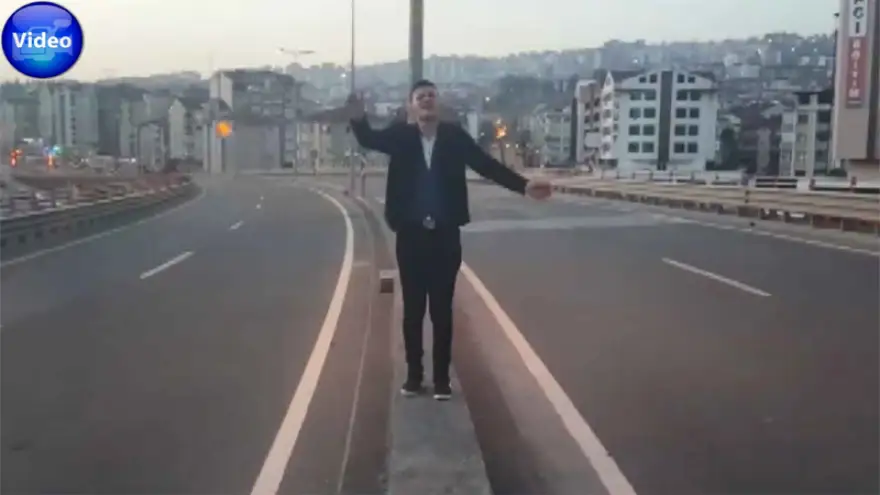 Milletvekili adayı Saygı'nın kaptaş dansı..