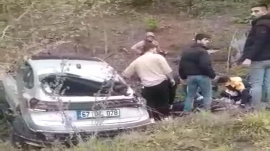 Otomobiller takla attı: 2 Yaralı