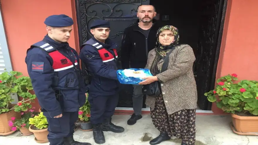 Yaşlılıktan unuttu, Jandarma ekipleri buldu...