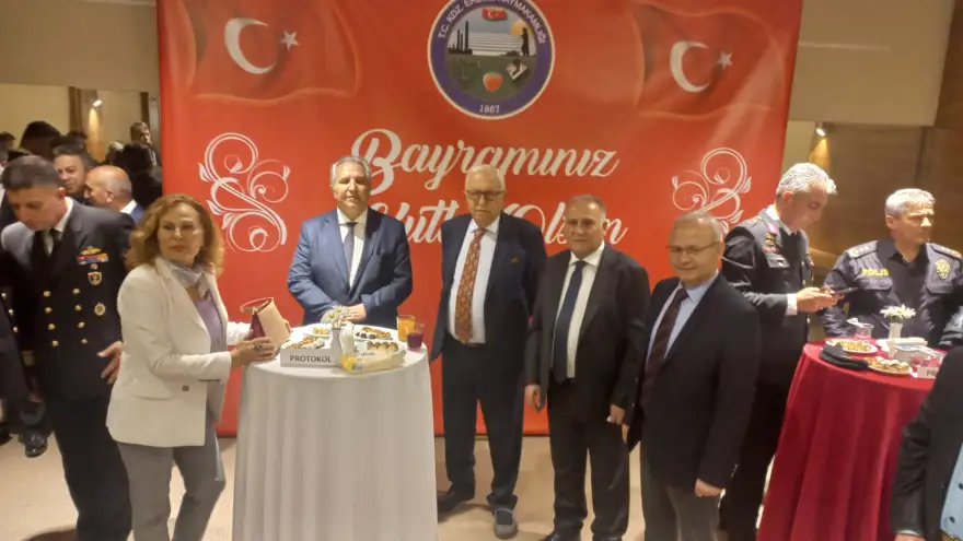 Ereğli'de, İlçe Protokolü Vatandaşla Bayramlaştı..