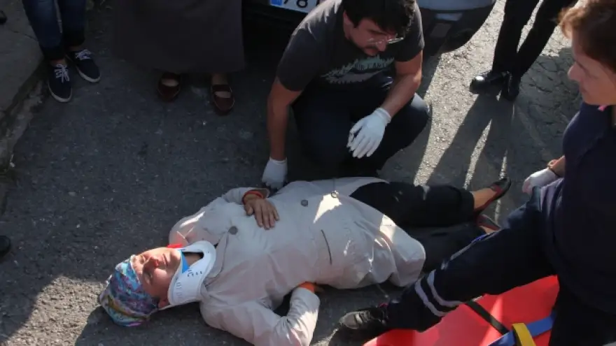 DÜŞTÜ HAREKETSİZ KALDI