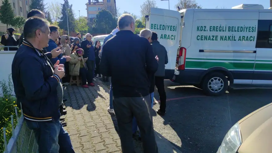 Yeşim Sönmez için evinin önünde helallik alındı..