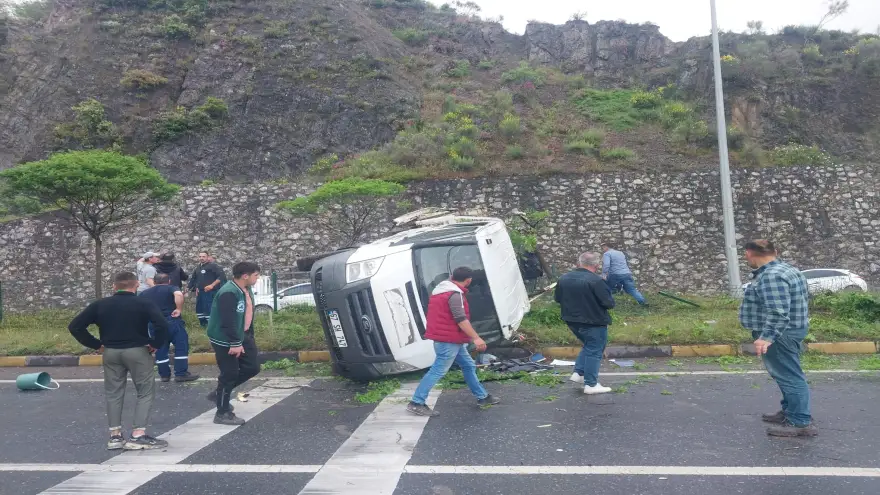 Trafik kazası: Baba ve oğlu yaralandı...
