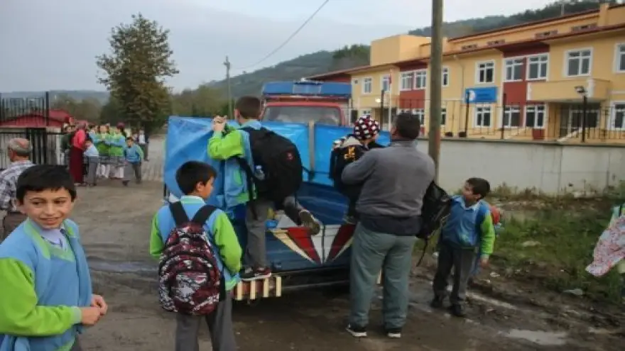 ÖĞRENCİLERİN SERVİS ÇİLESİ