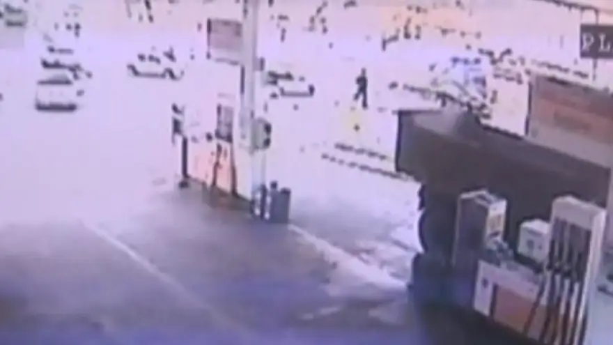 Otomobil ile kamyonet çarpıştı; 1 yaralı