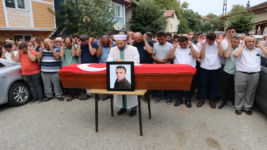 Maden işçisi Karaçam gözyaşları arasında toprağa verildi