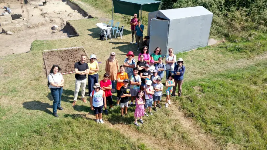 Minik Arkeologlar “Akheron Nekropolü Kazı Alanında