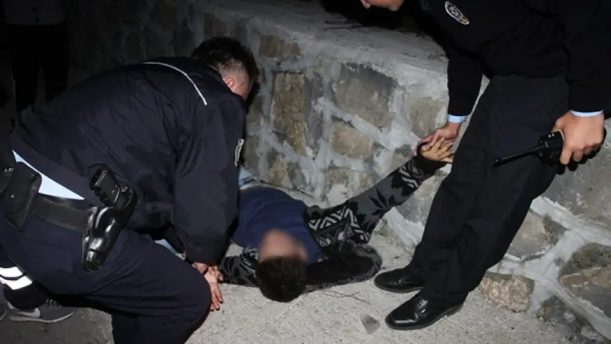 DURUMLARI KRİTİK,2 KİŞİ ESRARDAN GÖZALTINA ALINDI