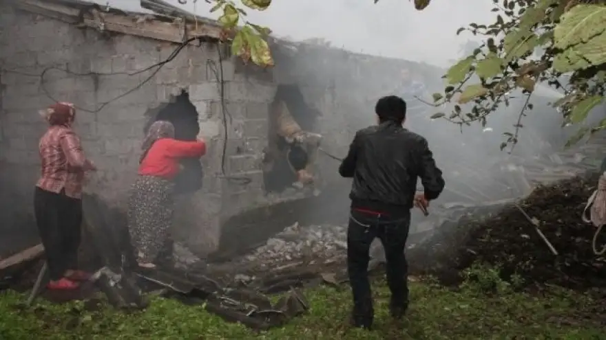 AHIRDAKİ HAYVANLAR DUVAR KIRILARAK KURTARILDI