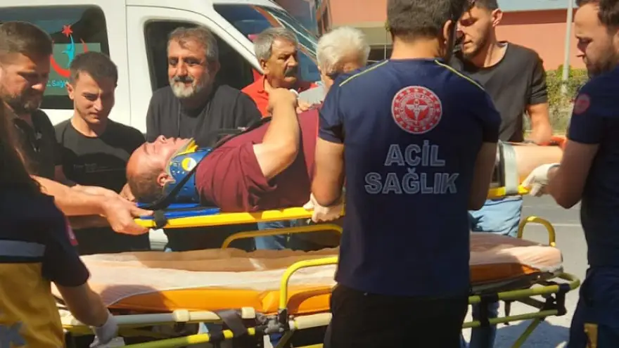 Otomobil kaldırımdaki yayaya çarptı: 1 yaralı