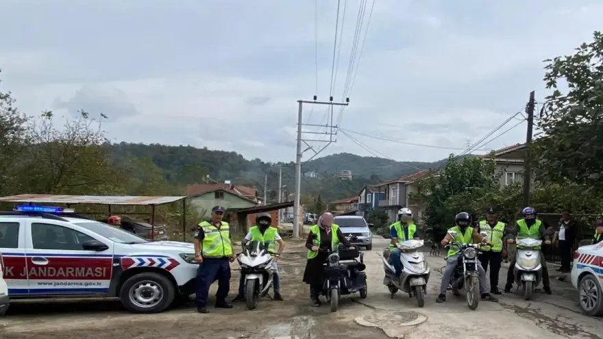 Reflektif Yelek Giy Görünür Ol Güvende Kal