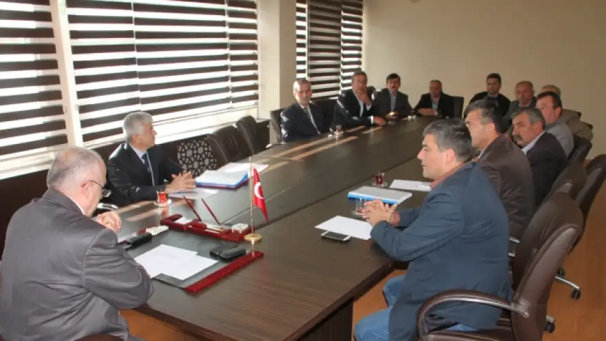 BİZ BİR VERİYORUZ MUHTARLAR 4-5'E ÇIKARIYOR