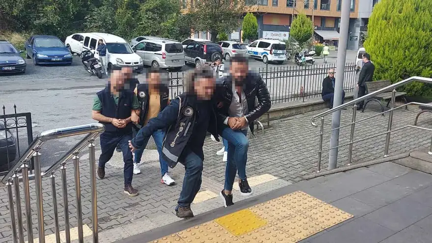 Kafes operasyonunda şüpheliler adliyeye sevk edildı. 