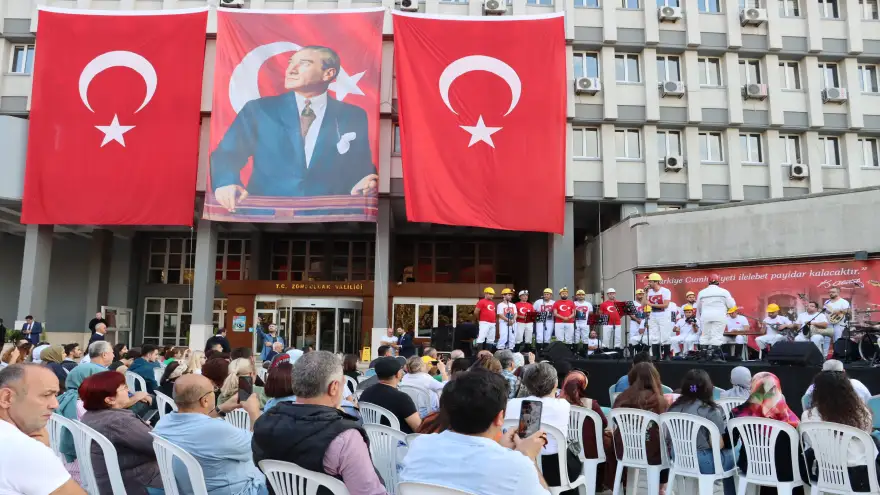 Madenci korosundan Cumhuriyetin 100. Yılına özel konser

