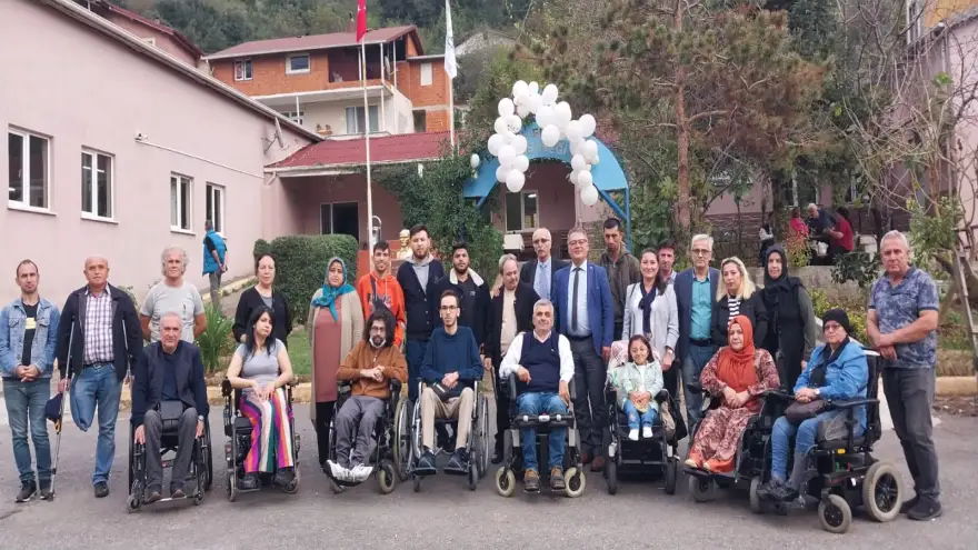 Dikmen: "Cumhuriyet değerlerinden uzaklaştık"