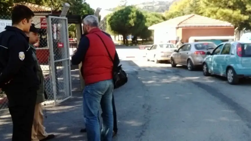 PANİĞE KAPILIP POLİSİ ARADILAR