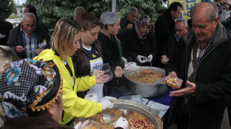 FENERBAHÇE'LİLER  AŞURE DAĞITACAK