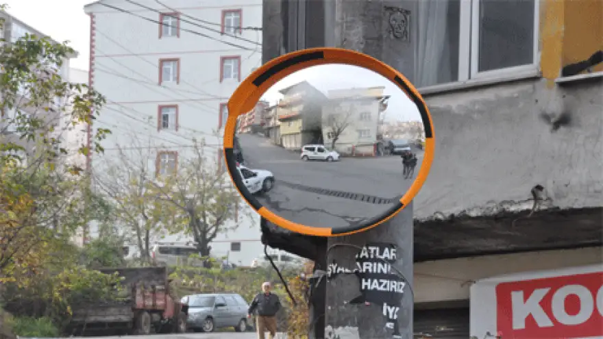 KÖR KAVŞAKLARA AYNALI DÜZENLEME SÜRÜYOR