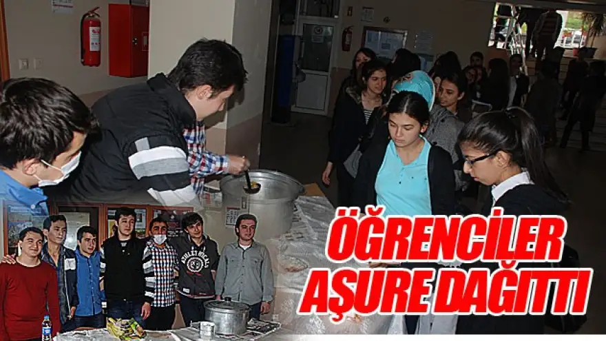 ÖĞRENCİLER AŞURE DAĞITTI