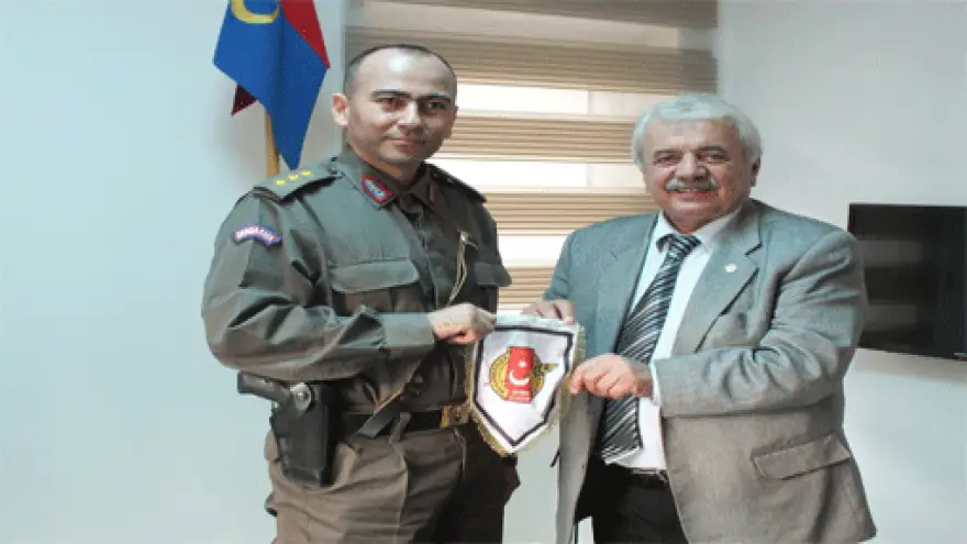 GAZETECİLER DERNEĞİNDEN JANDARMA KOMUTANINA ZİYARET..