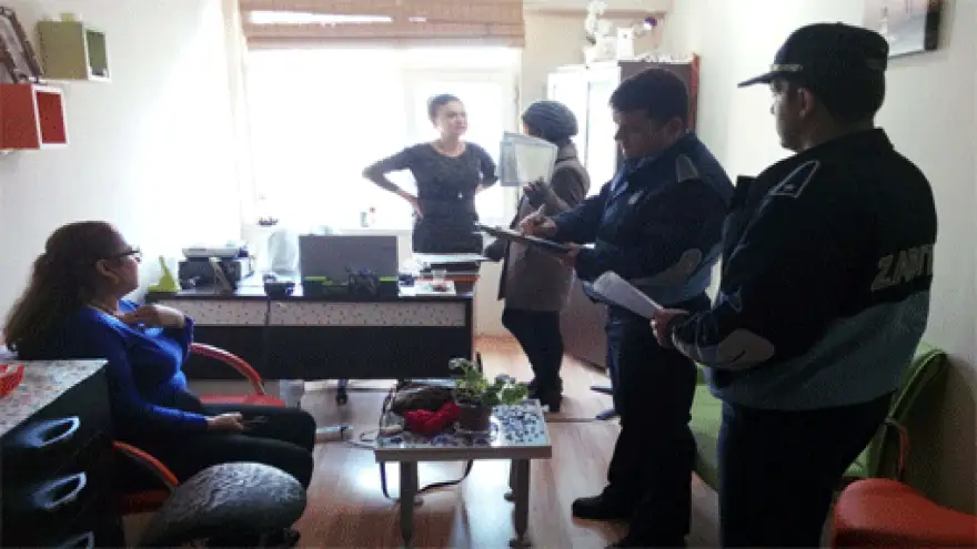 BELEDİYE ZABITASI KUAFÖRLERİ DENETLEDİ