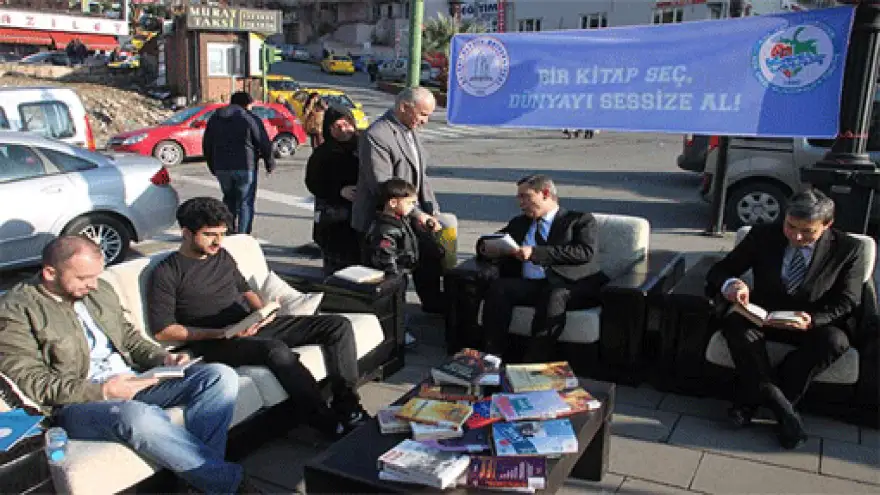 ÖĞRENCİLER "DÜNYAYI SESSİZE" ALDI