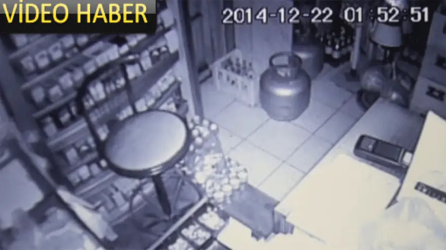 DÜKKANA ÖNCE KEDİ GİRDİ SONRA HIRSIZ GİRDİ