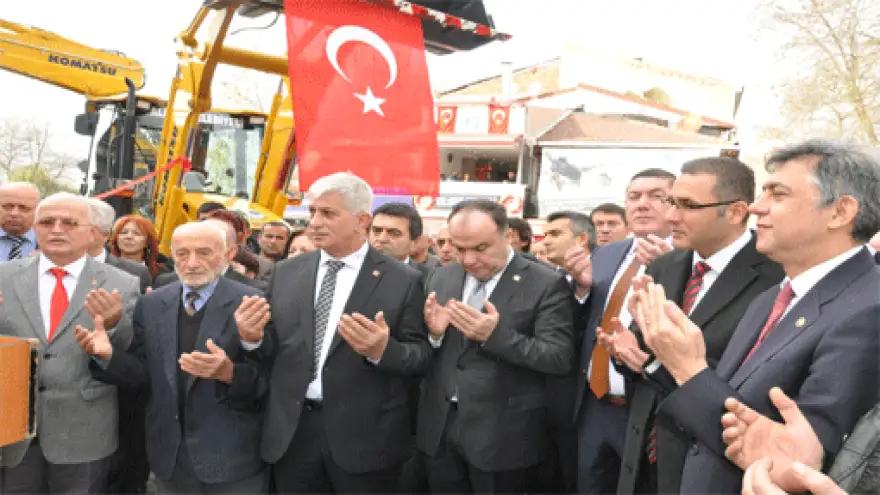 İŞ MAKİNELERİ TÖRENLE HİZMETE GİRDİ