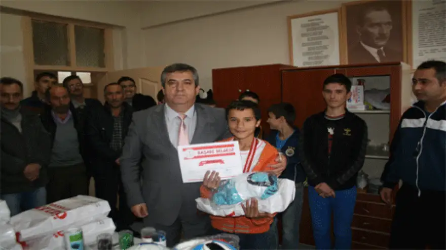 KORKMAZ, BİRİNCİ OLAN OKULU ZİYARET ETTİ