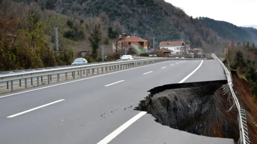 ZONGULDAK-İSTANBUL YOLUNDA İKİNCİ ÇÖKME