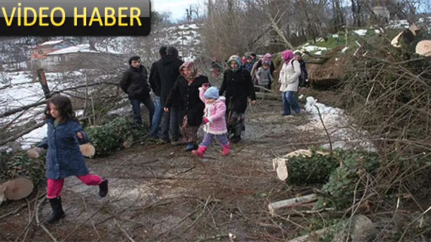 KÖYLÜLER YARALARINI SARMAYA ÇALIŞIYOR