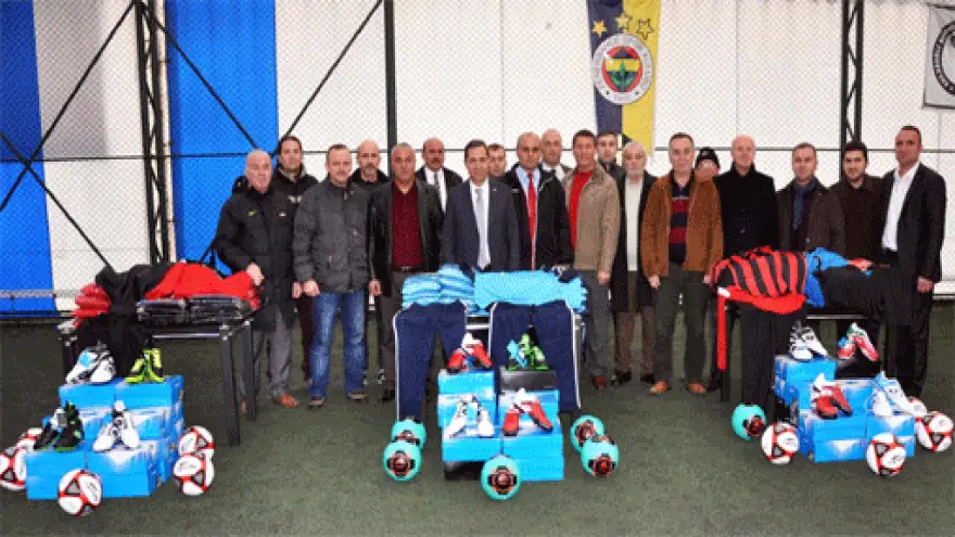 EREĞLİ BELEDİYESİ AMATÖR SPOR KULÜPLERİNE MALZEME YARDIMI YAPTI