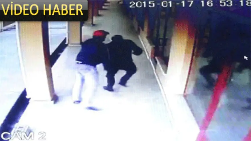 BELEDİYE MEMURUNU ÖNCE YUMRUKLADI SONRA BIÇAKLADI