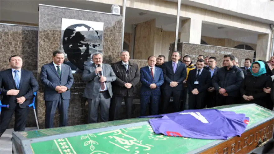 DEMİRELLİ İÇİN BELEDİYE ÖNÜNDE TÖREN DÜZENLENDİ