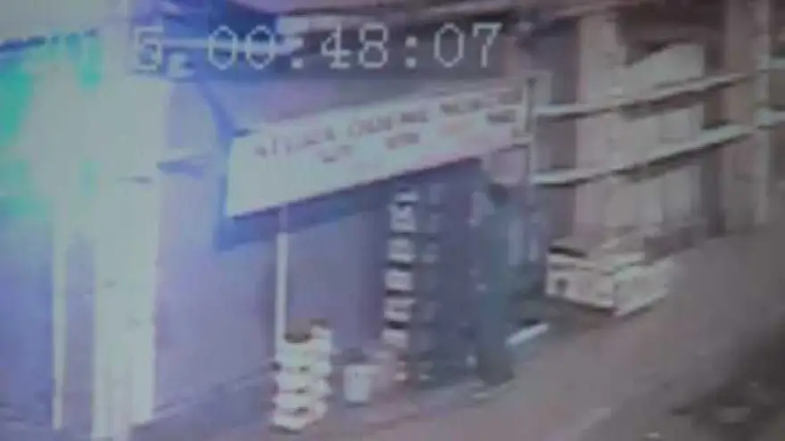 HIRSIZLIK GÜVENLİK KAMERASINA YANSIDI