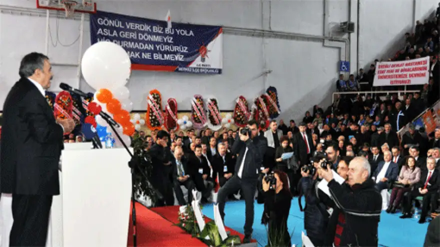 AK PARTİ ZONGULDAK İL KONGRESİNE, KARADENİZ EREĞLİNİN PANKARDI DAMGA VURDU