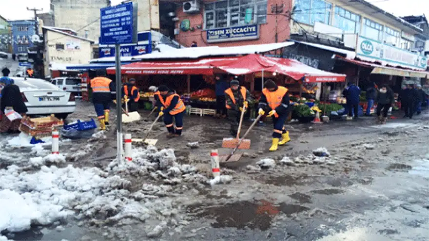 EREĞLİ BELEDİYESİ KARLA MÜCADELE ÇALIŞMASINI SÜRDÜRÜYOR. 