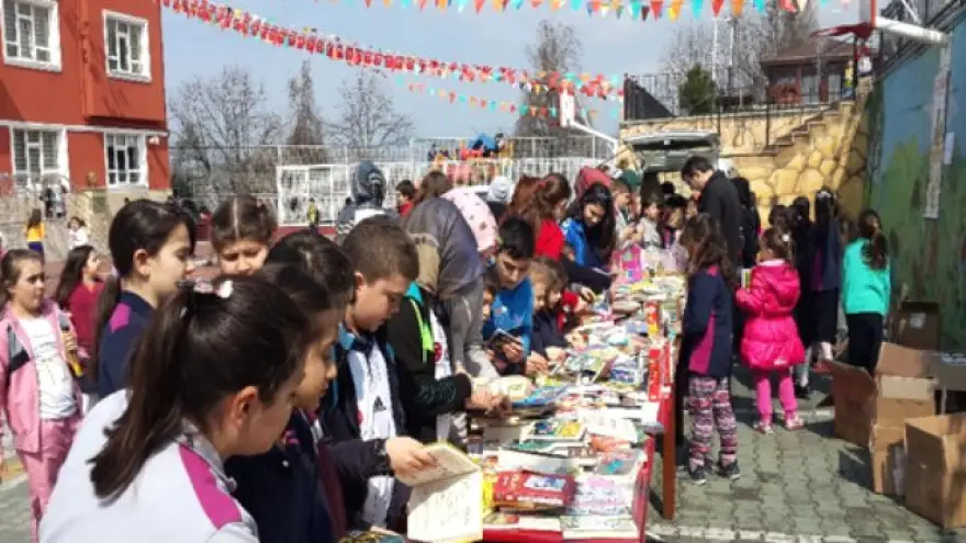 ÖĞRENCİLERDEN KÜTÜPHANE HAFTASI ETKİNLİĞİ