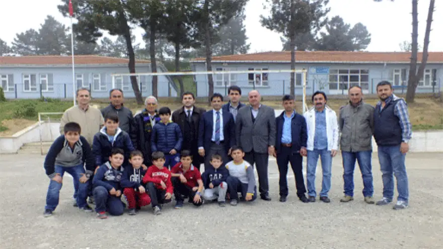 BAYAT KÖYÜNE FUTBOL SAHASI..!