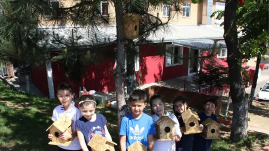 FATİH KOLEJİ'NDEN "SICAK YUVAM KUŞ EVİM"PROJESİ